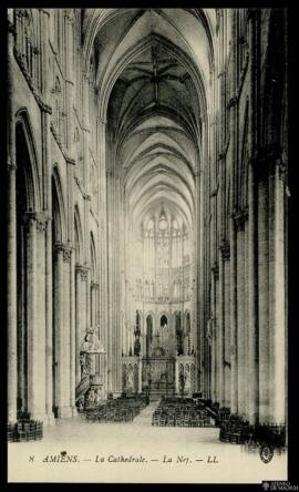 Tarjeta postal de vista interior de la nave de la Catedral de Amiens editada por Lévy Fils et Cie...