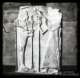 
París. Museo del Louvre. "Ramsés II adorando a (...)"
