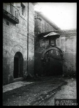 
Segovia. Arco de la Claustra, entrada al barrio de las Canonjías
