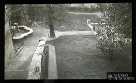 Jardín del palacete de la Moncloa. Fuente compuesta por Xavier de Winthuysen. Madrid