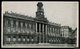 Tarjeta postal de vista exterior de la fachada principal del Ayuntamiento de Cambrai