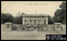 Tarjeta postal de vista exterior del Pequeño Trianón o Petit Trianon del Palacio de Versalles edi...