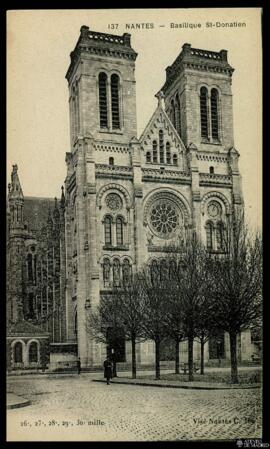 Tarjeta postal de vista exterior de la Basílica de San Donato y San Rogatio en Nantes editada por...