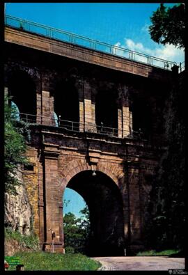Tarjeta postal policromada del Puente del Castillo o Pont du Château de Luxemburgo editada por Me...
