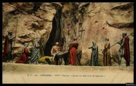 Tarjeta postal a color del grupo escultórico de la XIV Station du Calvaire de Lourdes, en la que ...